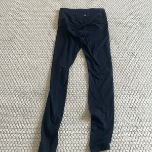 LULU lemon black leggings. Size 6. Full length high rise leggings
